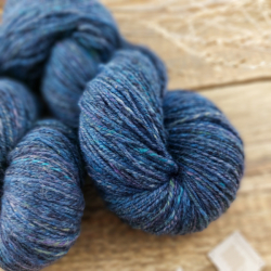 Hand Spun Wool Yarn #21, extra fine merino and cashmere blend, Woolento - kopie