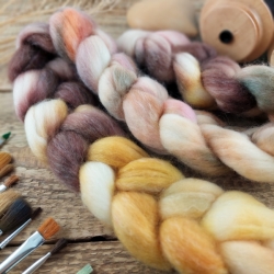 Sock wool roving for hand spinning, blend of wool and tencel, brown pink gold 