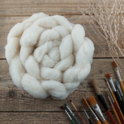 combed wool natural undyed on the skein felting weaving dyeing