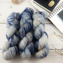 CYPRIAN, hand dyed yarn, fine merino worsted, Woolento