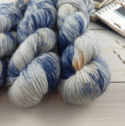 CYPRIAN, hand dyed yarn, fine merino worsted, Woolento