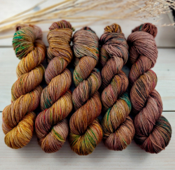 CORA, fade set, hand dyed knitting yarn Woolento 