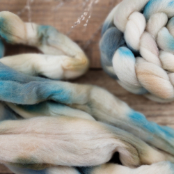 ivory, blue, kyrgyz merino, hand dyed top roving, Woolento