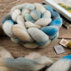 ivory, blue, kyrgyz merino, hand dyed top roving, Woolento