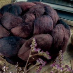 DARK BROWN, merino fine wool, hand dyed top roving, Woolento 