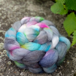 GREY/GRAFFITI, kyrgyz merino, hand dyed top roving, Woolento