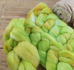Bright Green merino fine wool, hand dyed top roving, Woolento 