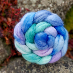 LILA/ BLUE/ MINT, wool roving for hand spinning, blend of wool and tencel