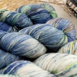 MEDARD - fade set, hand dyed knitting yarn Woolento