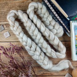 NATURAL wool roving for hand spinning, merino and linen blend