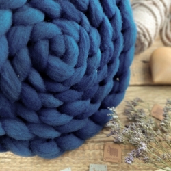 Dark Blue, woolento roving for spinning, Slovak merino, hand dyed 