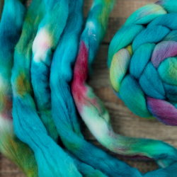 Dark turquoise mix - kyrgyz merino, hand dyed top roving, Woolento