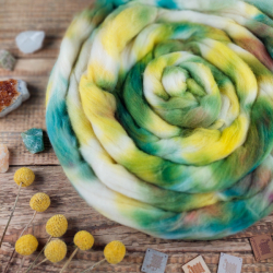 GREEN/YELLOW, kyrgyz merino, hand dyed top roving, Woolento